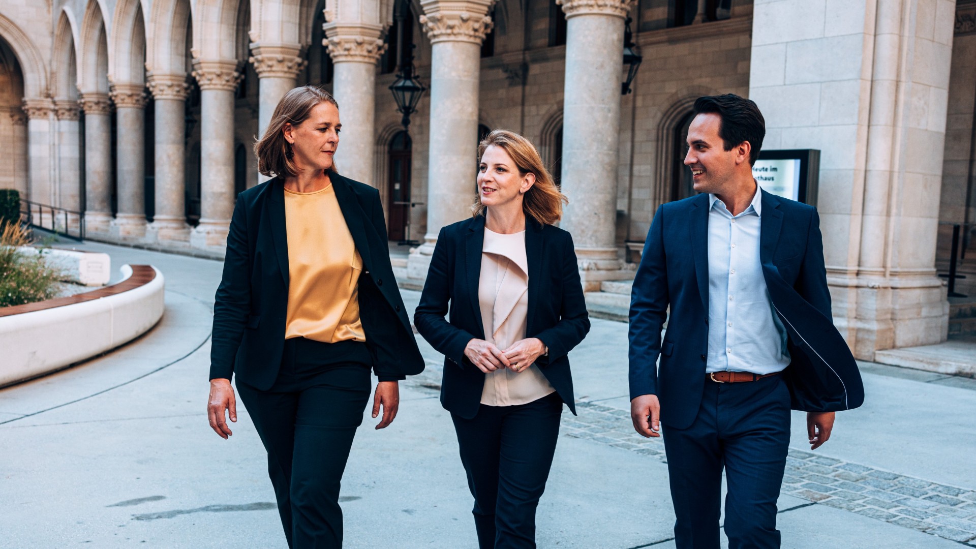 Andrea Beate Christoph GRUPPE V2 6J7A6855-3243x1824