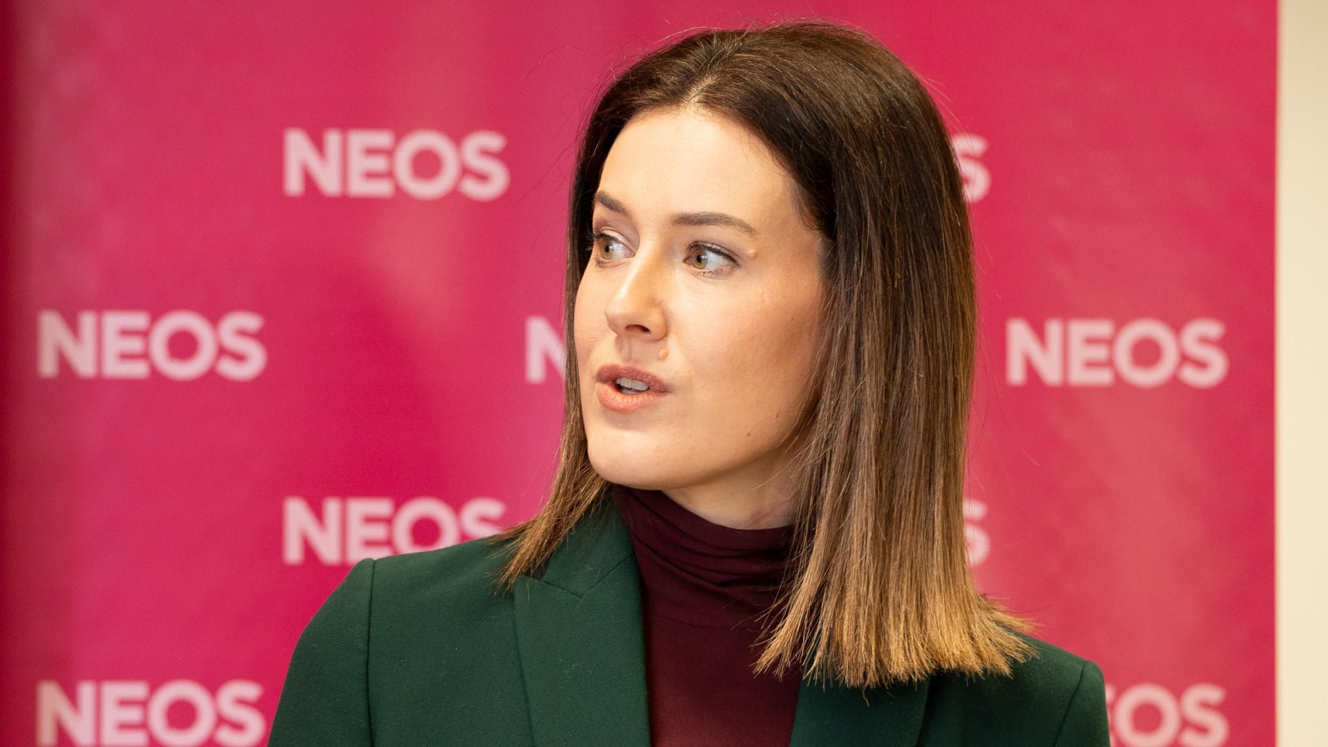 NEOS-Pressekonferenz-15-2610x1468