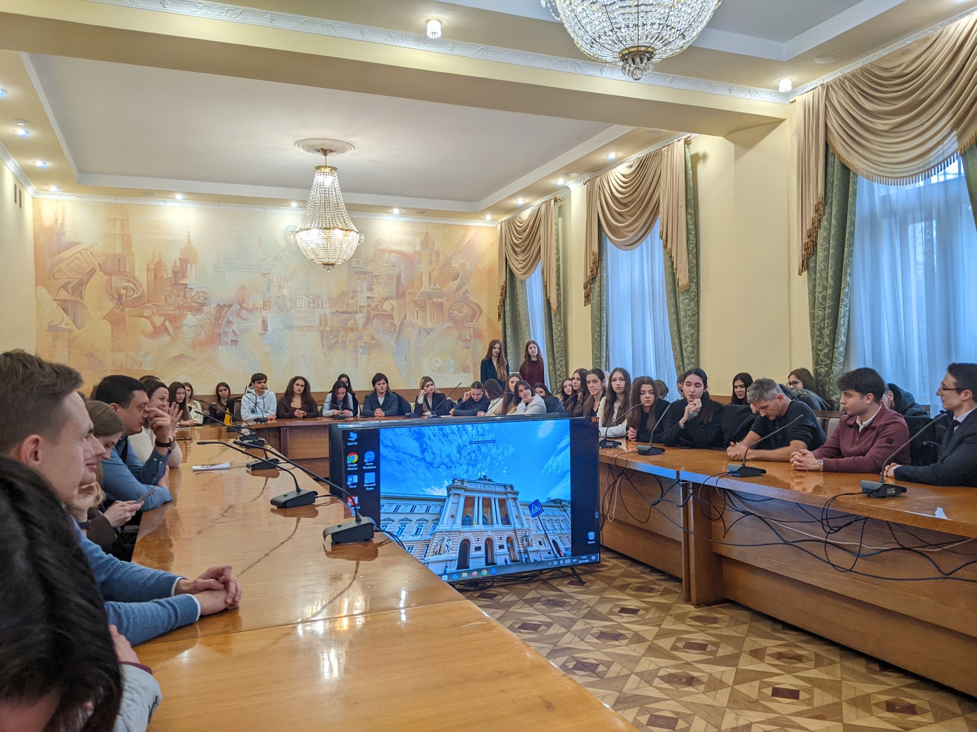 PXL 20251128 095440731