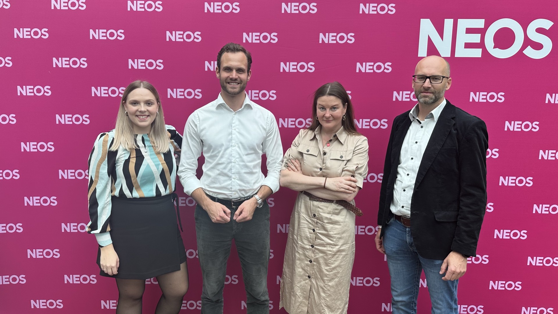 NEOS LMV2023-3807x2143
