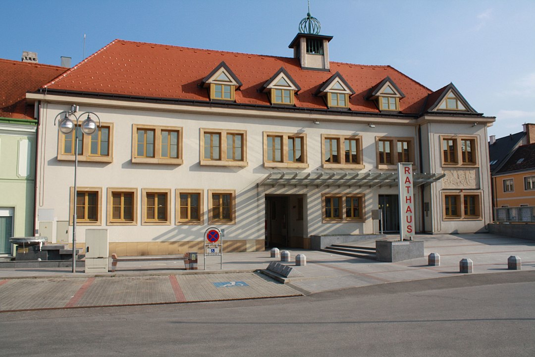 1080px-Traiskirchen 7290