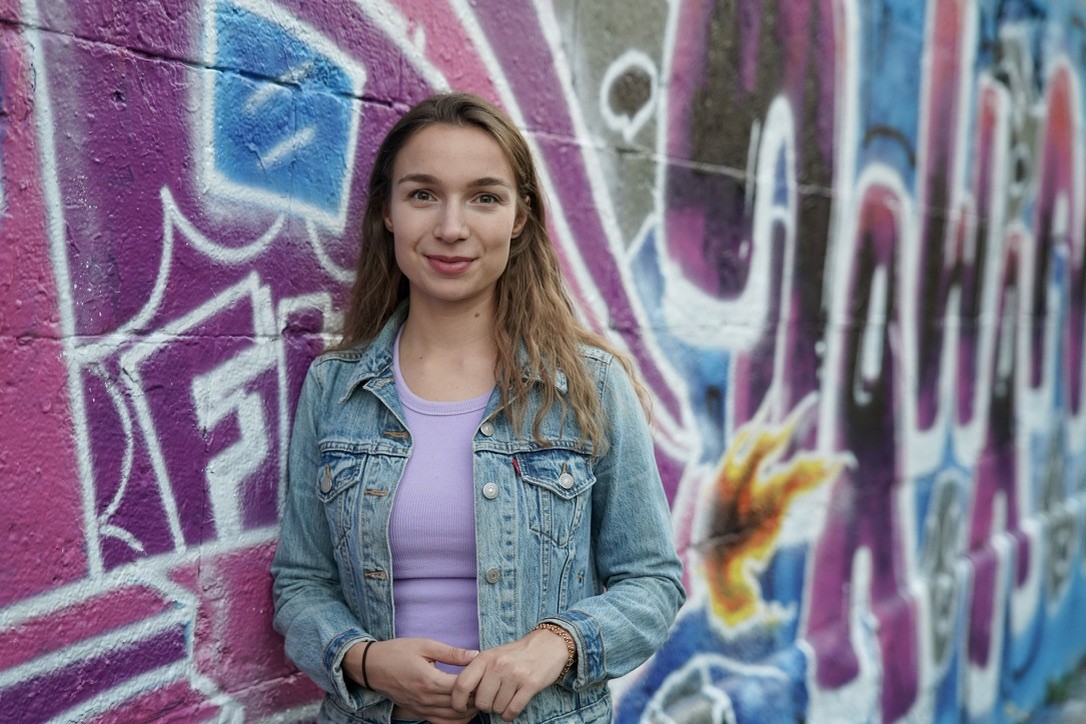 7E414992-A092-4196-BB1F-7792E5A6FEBD 1 105 c