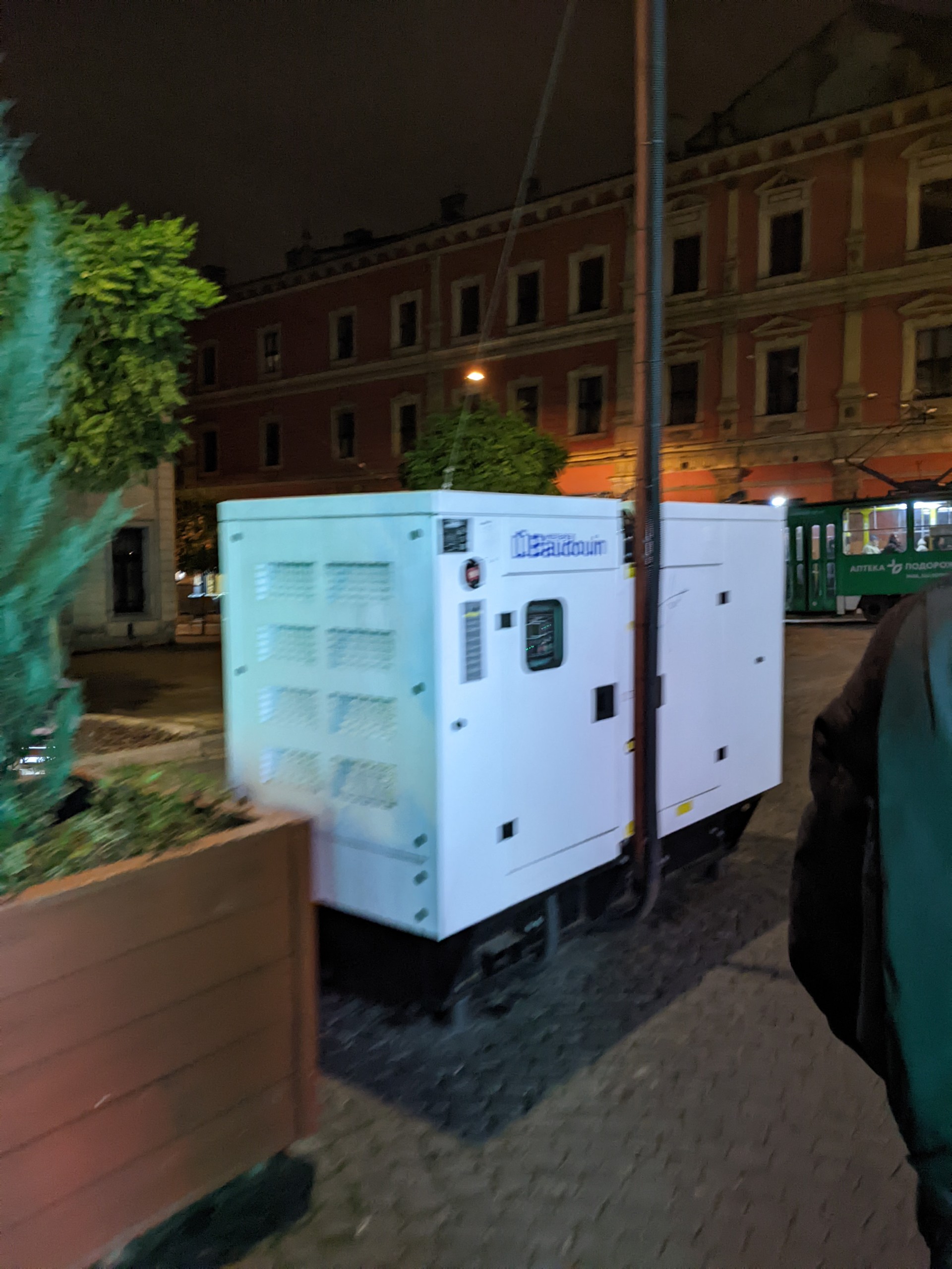 PXL 20251127 192442406