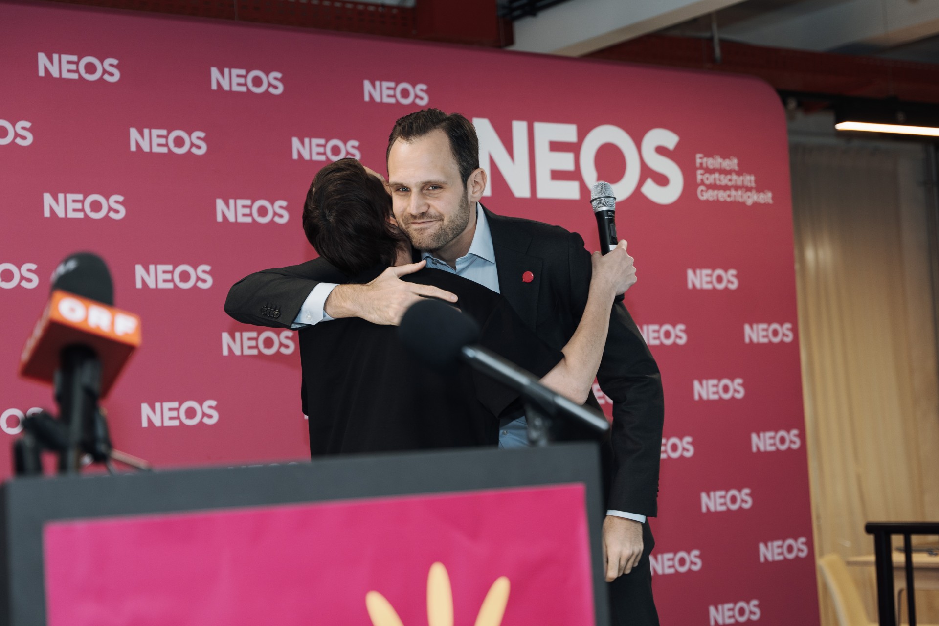 OF NEOS LMV 260926 3