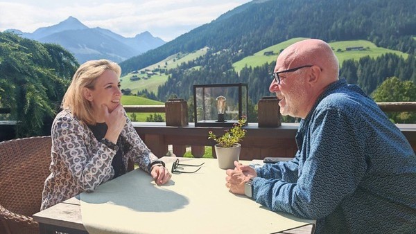 Beate Meinl-Reisinger und Stefan Wallner im Gespräch