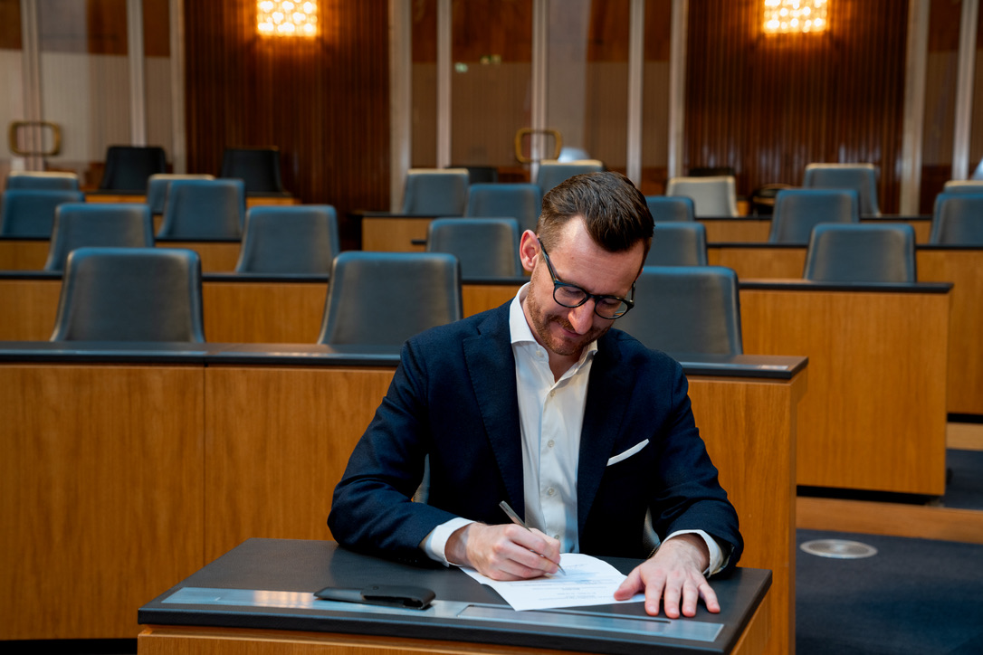 71113177-33A8-4E0D-ABF5-3283465F4B48 1 105 c