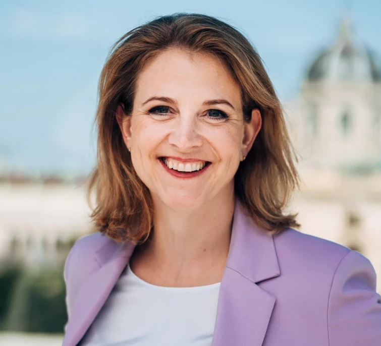 BEATE MEINL-REISINGER
Bundesministerin für europäische und internationale Angelegenheiten
