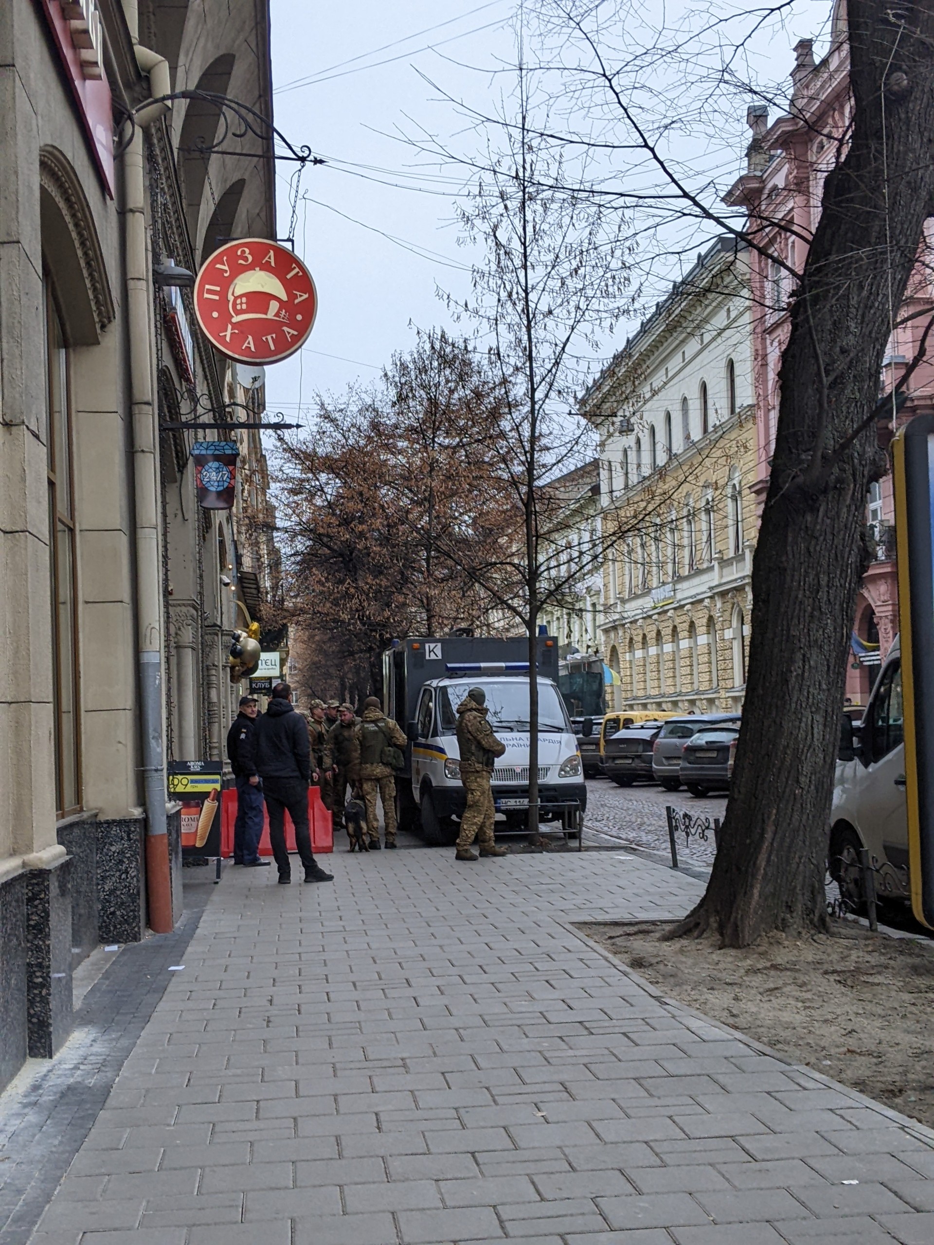 PXL 20251128 103528822