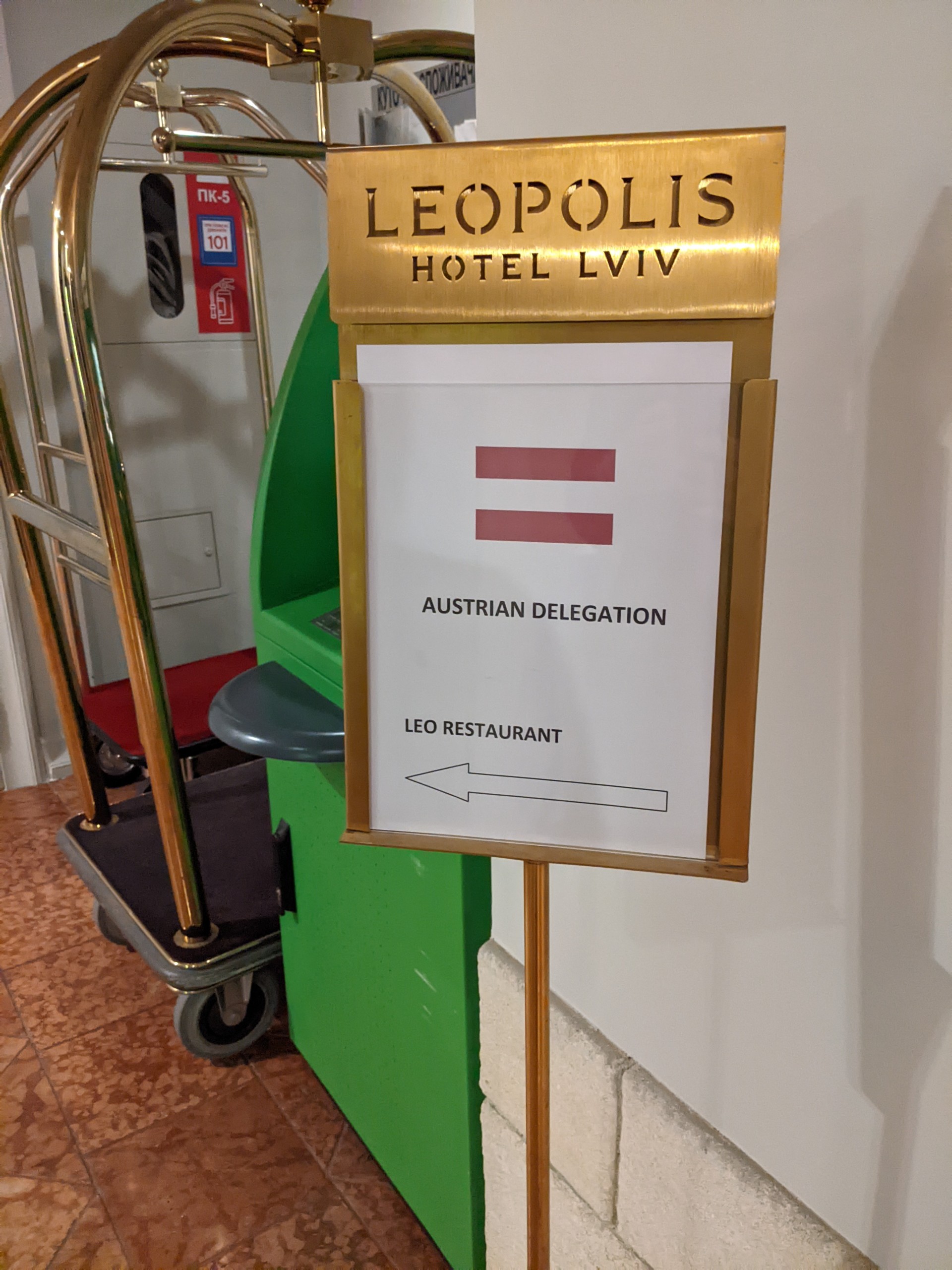 PXL 20251127 055621072