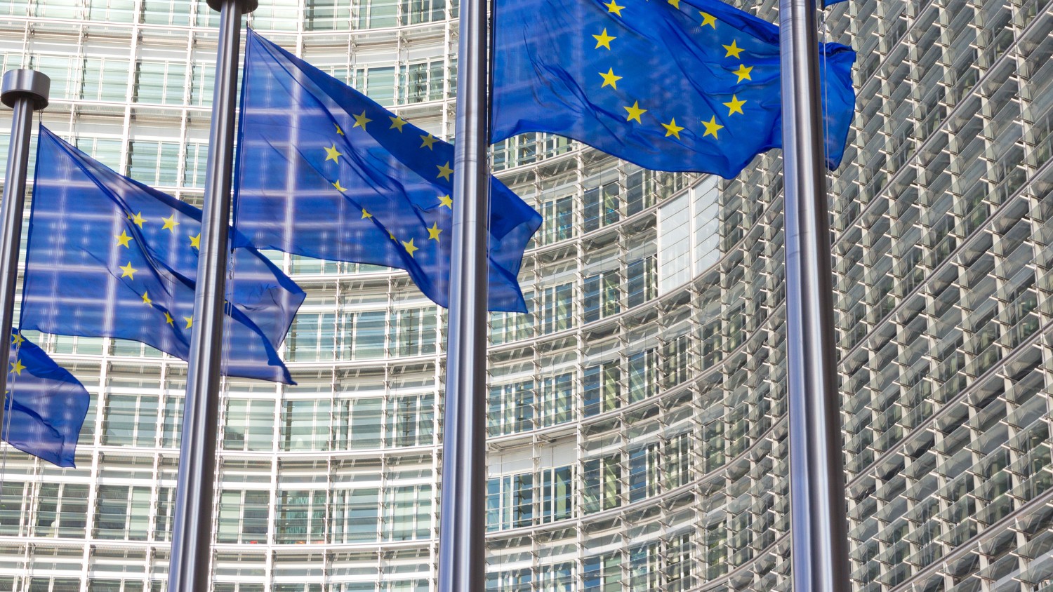 Europäische Regierung. EU-Flaggen Brüssel