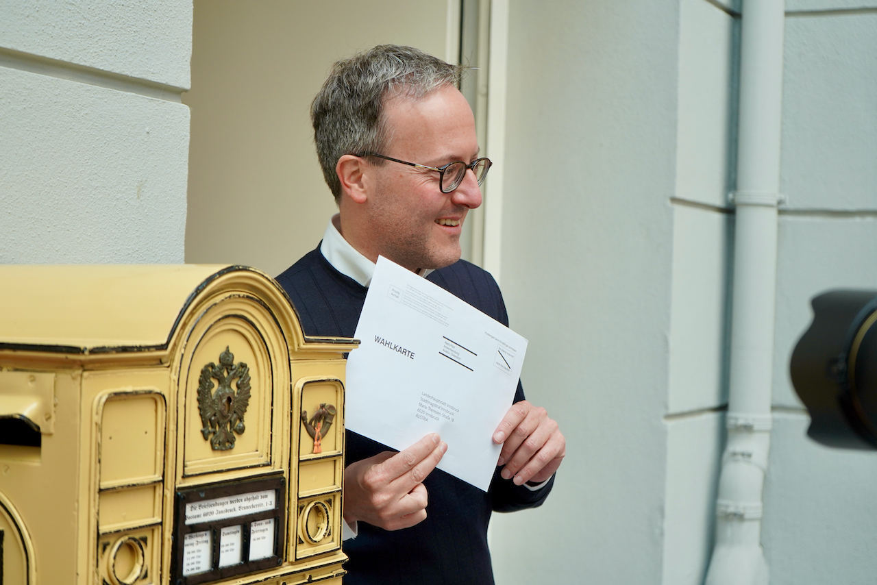 2022-09-16 Dominik geht wählen - 52 von 74