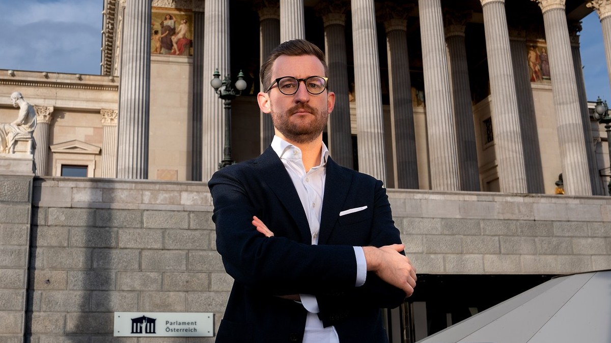 © NEOS Johannes Gasser NEOS Sozialsprecher und Arbeit.jpeg