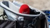 Rotes Mikrofon in einer Tasche