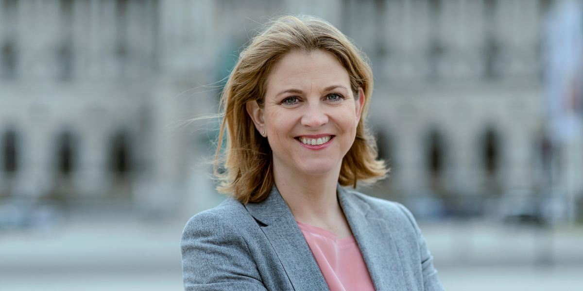 Klubvorsitzende Beate Meinl-Reisinger ist überzeugt, dass wir unseren Einsatz für Umwelt und Wirtschaft verbinden müssen.