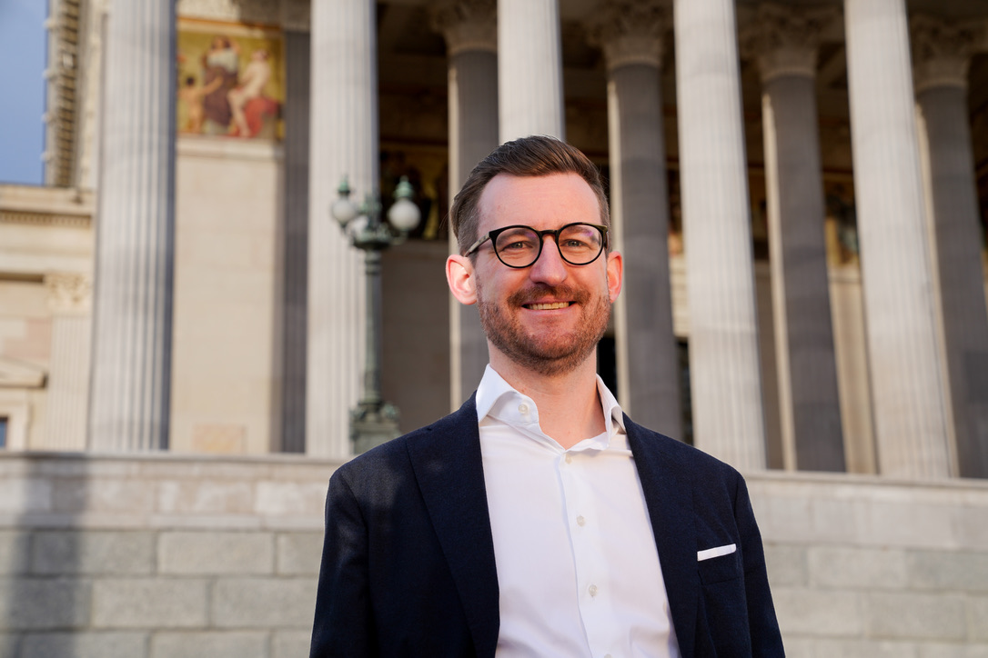 83904DF1-83B4-44F9-9D43-49357B317EEF 1 105 c