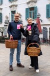 20260402 Osterverteilaktion Innenstadt Johannes Bertuch Tina Hintringer KandidatIn Graz Wahl 02