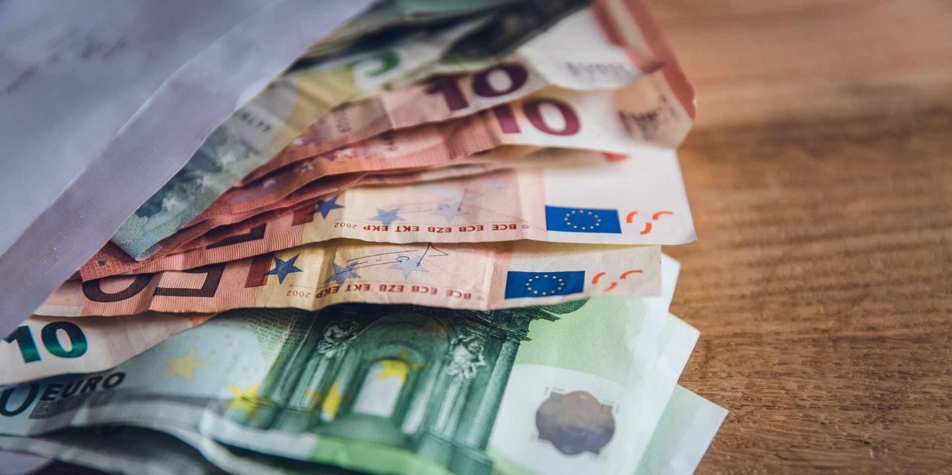 markus-spiske-ms6N-gBtbCQ-unsplash (1)-3500x1749