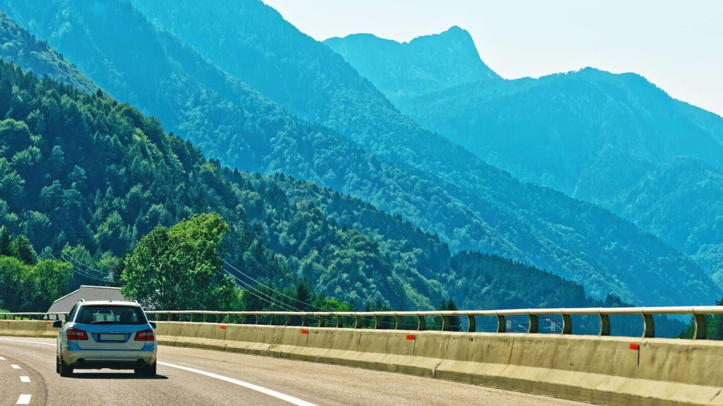 © Canva Wie-Oesterreich-die-Abhaengigkeit-vom-Auto-besiegen-koennte1-1600x800.jpg