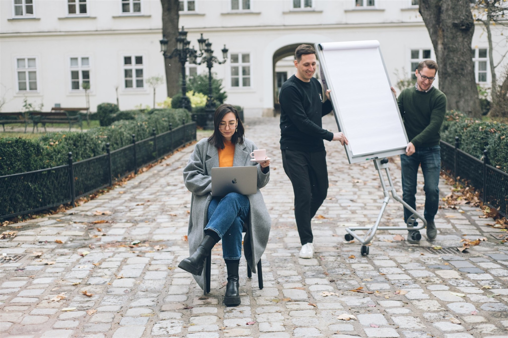 NEOS Lab - AYCL Titelbild 2024 - Amelie Chapalain (neos office 291123-111)