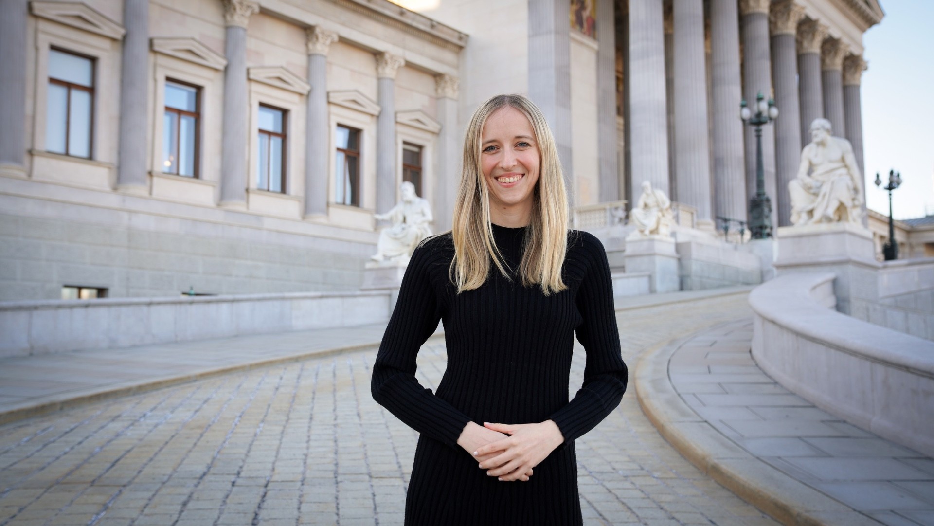 INES HOLZEGGER NEOS__2.jpeg