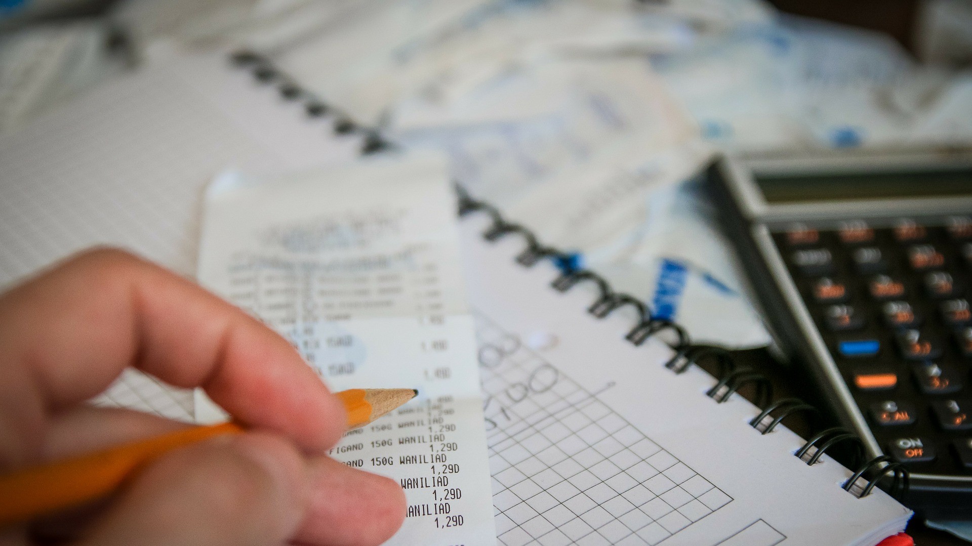 © Pixabay/jarmoluk Geld Rechnungen Taschenrechner