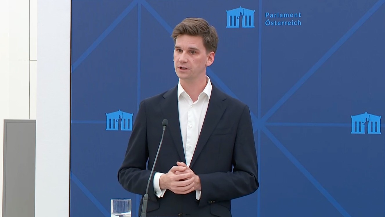 © Screenshot ORF ON douglas-hoyos-pk-waffengesetz.jpg