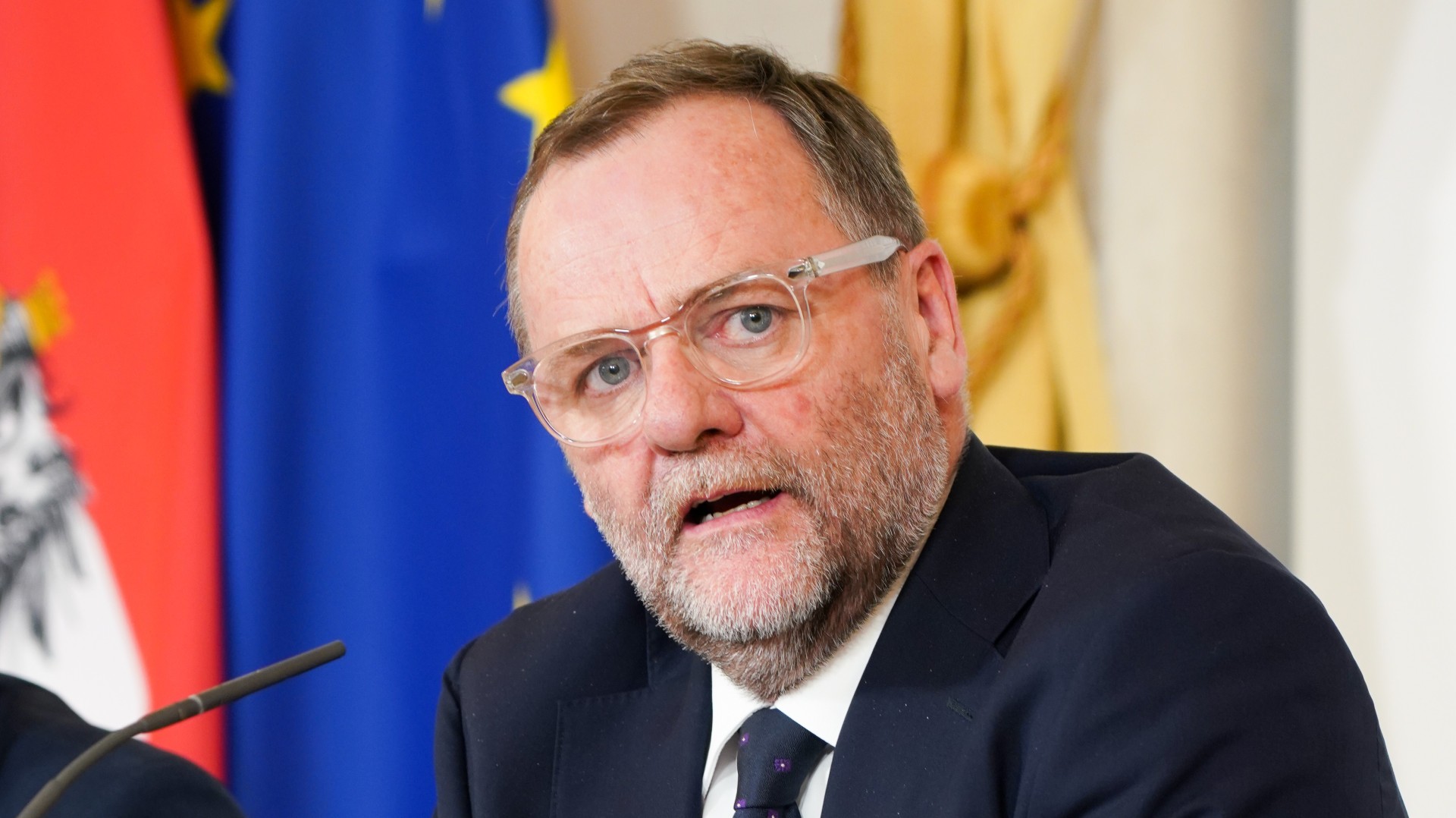 2025-12-03 Ministerrat Entbürokratsierungspaket Sepp Schellhorn 22-4442x2495