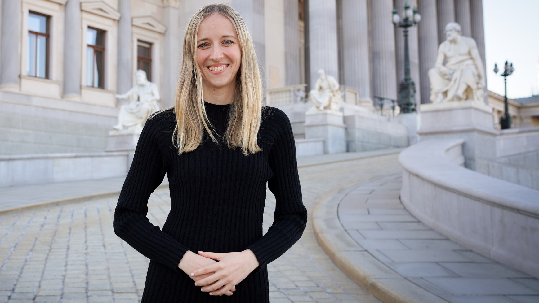 INES HOLZEGGER NEOS__2.jpeg