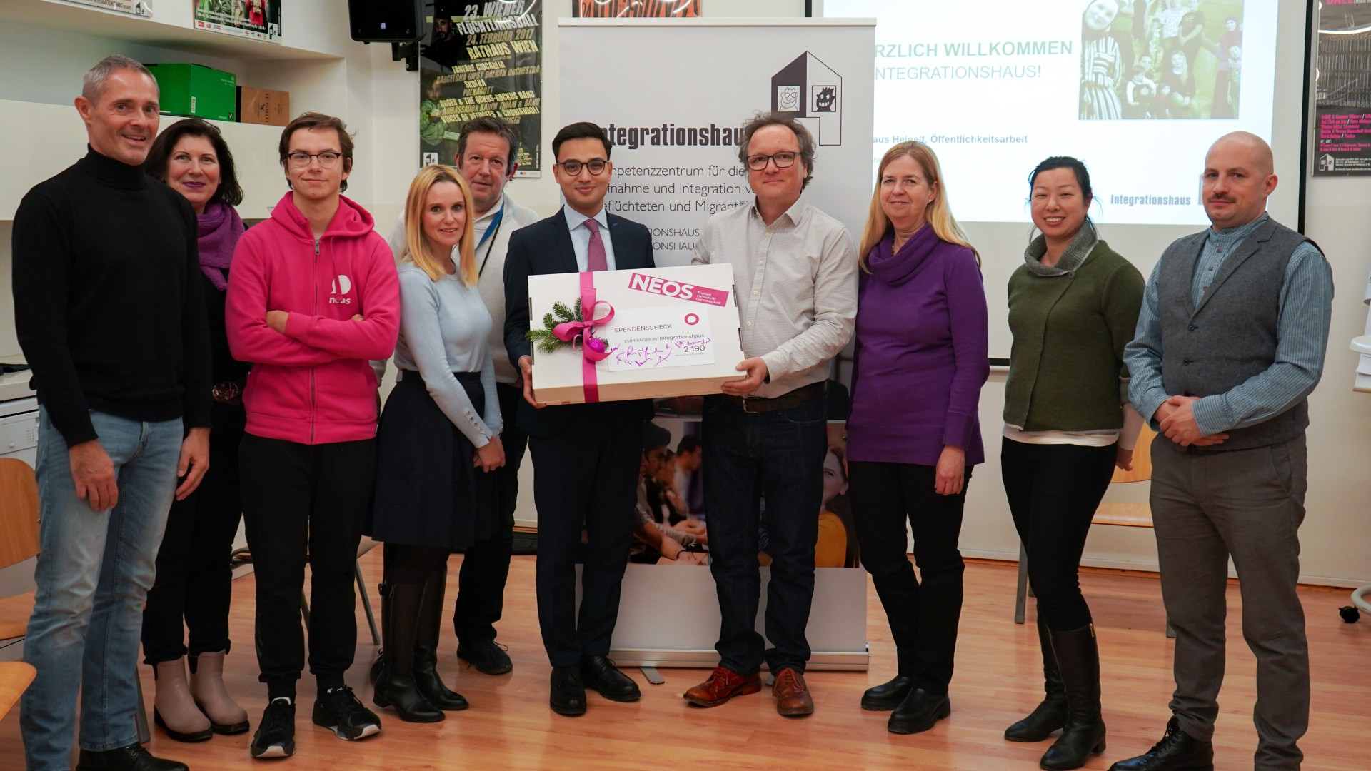 2022-12-13 Integrationshaus Spendenübergabe-5566x3130