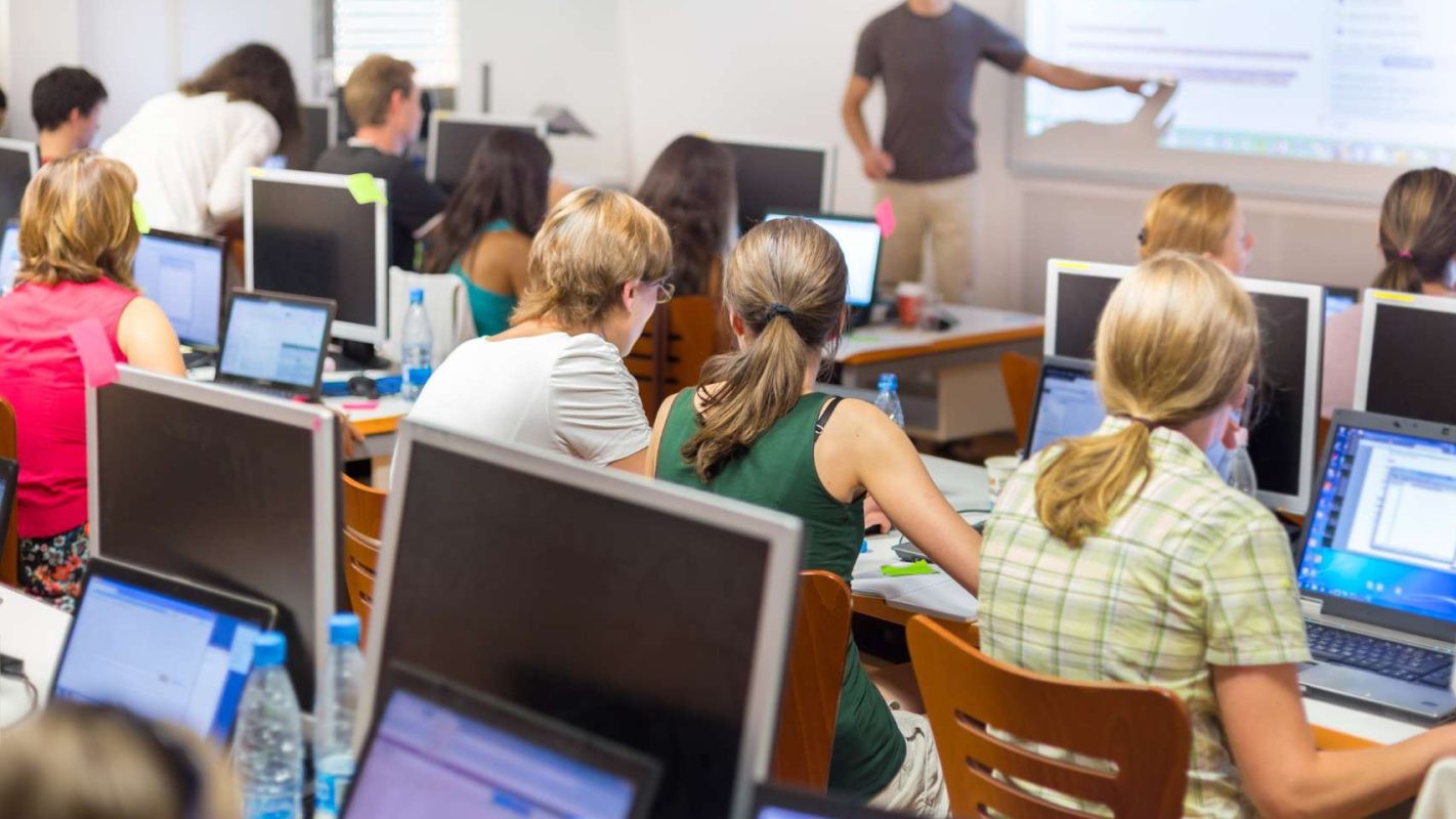 Gute-Bildung-ist-wo-gute-Lehrkraefte-sind-Fortbildung-ist-ein-Schluessel-dazu2-1600x800-1422x800