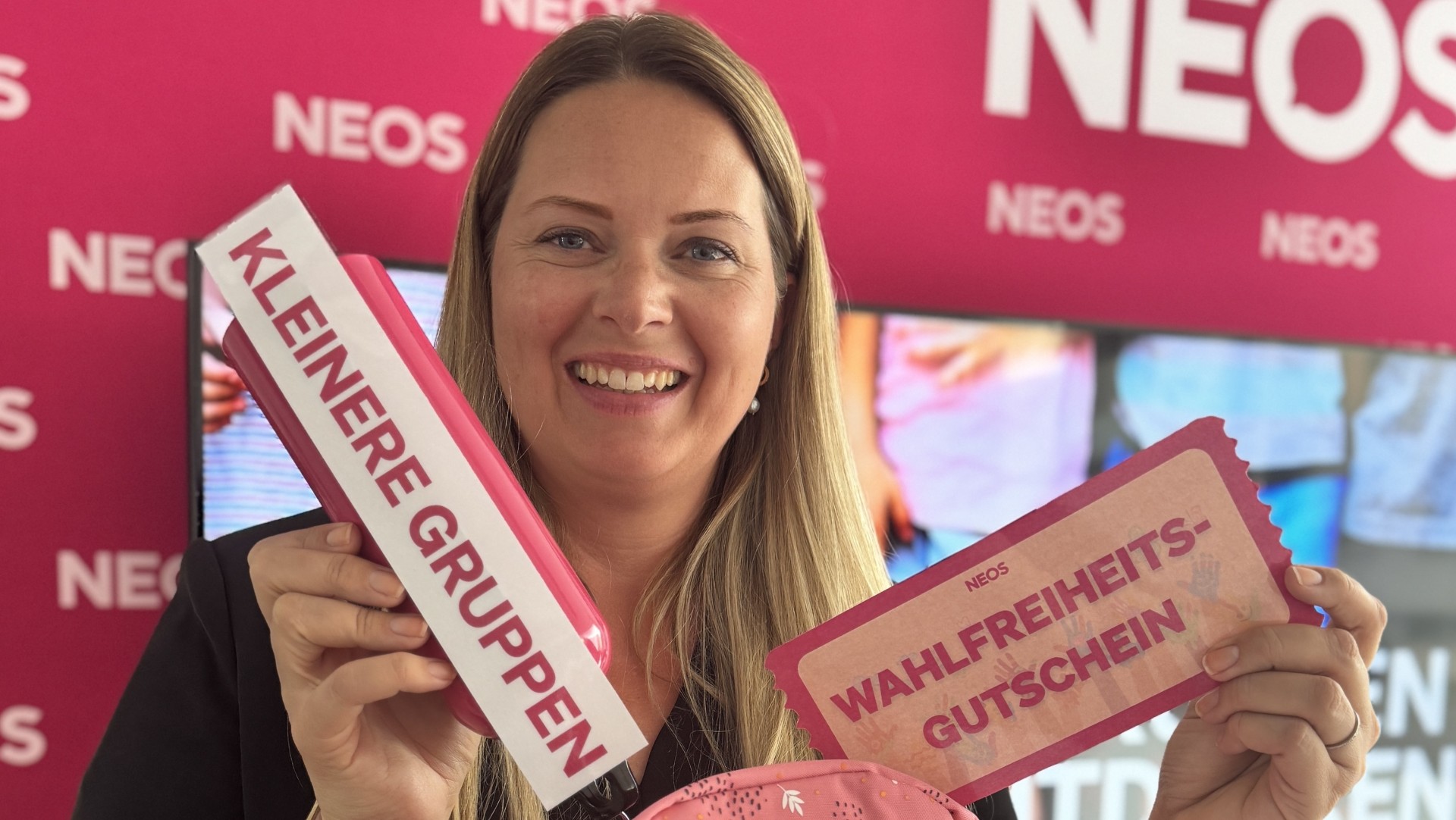 „Eltern müssen selbst entscheiden können, welche Betreuungseinrichtung am besten zu ihrem Kind und ihrem Alltag passt. Dass Familien weiterhin an Gemeindegrenzen gebunden sind, ist nicht zeitgemäß“, kritisiert NEOS-Bildungssprecherin Iris Glanzer.