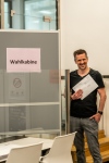 Sebastian Wintschnig mit Stimmzettel Gemeinderatswahl Steiermark