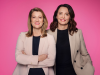 Selma Arapović und Bettina Emmerling – Spitzenkandidat:innen für NEOS Wien auf Listenplatz 1 und 2 bei der Wien-Wahl 2025.
