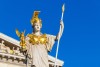 Die antike griechische Göttin Athene vor dem österreichischen Parlamentsgebäude