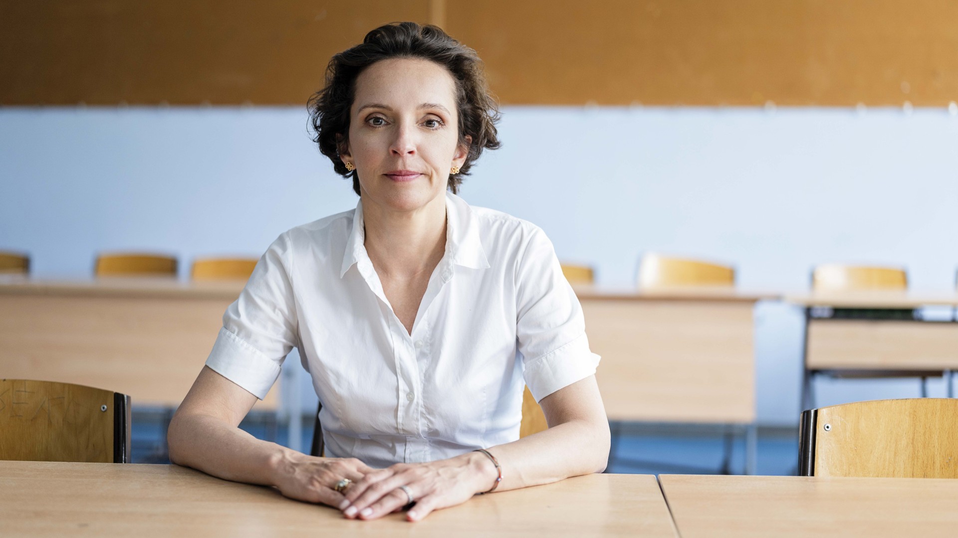 Martina Kuensberg Sarre 24-265-7879x4426