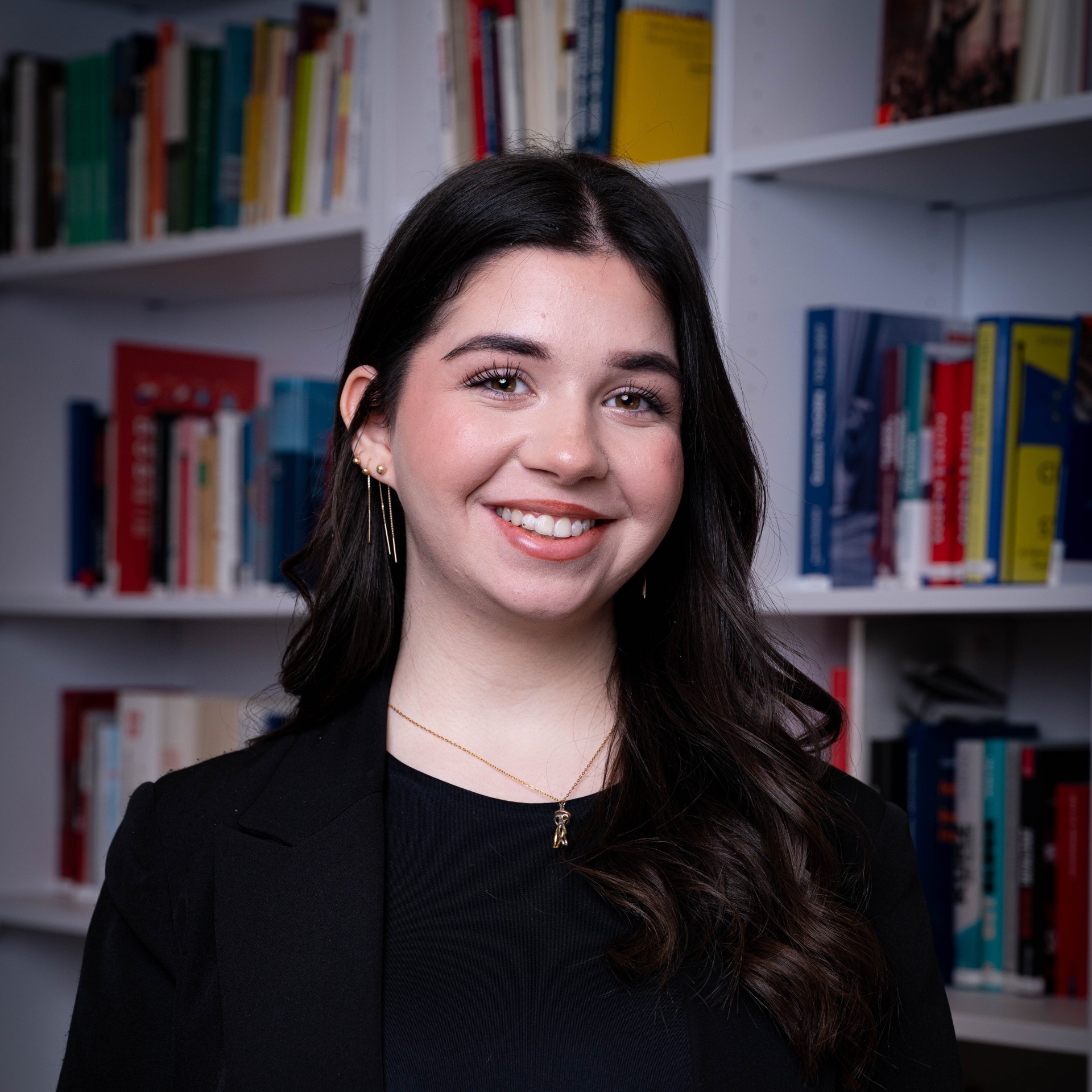 NEOS Lab - Mitarbeiterinnenfoto Amela Emini (Stefan Sachim)-5304x5304