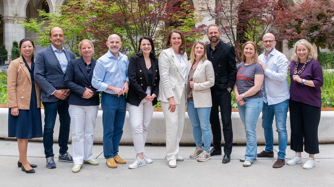 20250609 Wien Klubvollversammlung Abgeordnete Gruppenfoto12.jpg compressed-1280x720-1280x720-1280x719