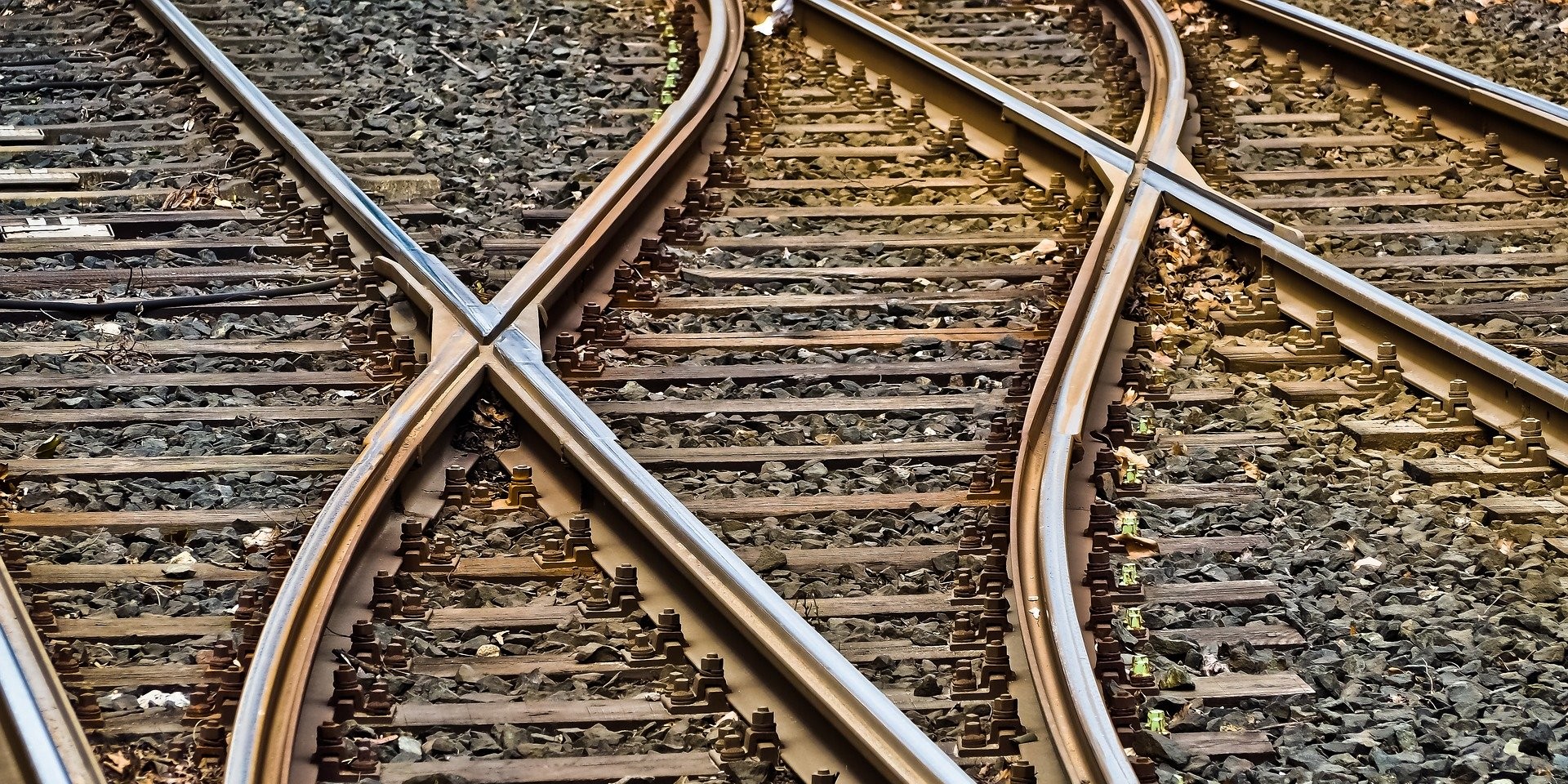 rails-3309912 1920-1920x960