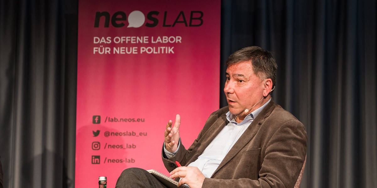 Ivan Krastev vor einem NEOS-Lab-Rollup