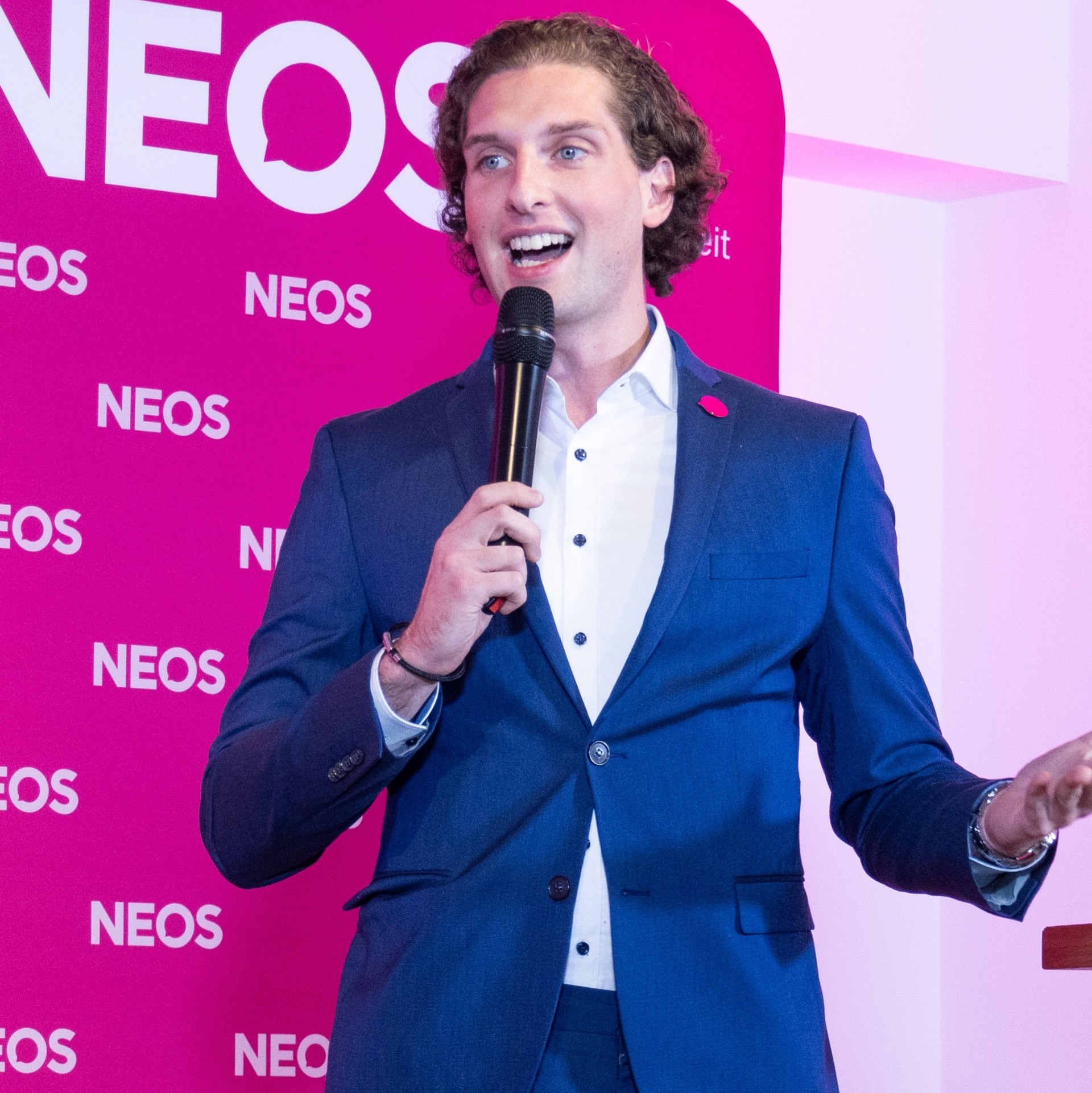 322 - 221015NEOS 322-2138x2139