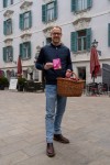 20260402 Osterverteilaktion Innenstadt Johannes Bertuch Kandidat Graz Wahl 01
