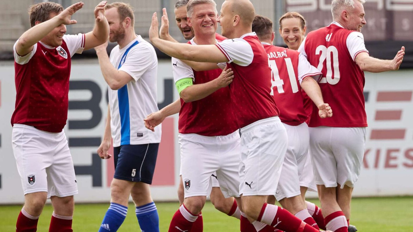 © Parlamentsdirektion 50-Jahre-FC-Nationalrat-1600x800.jpg