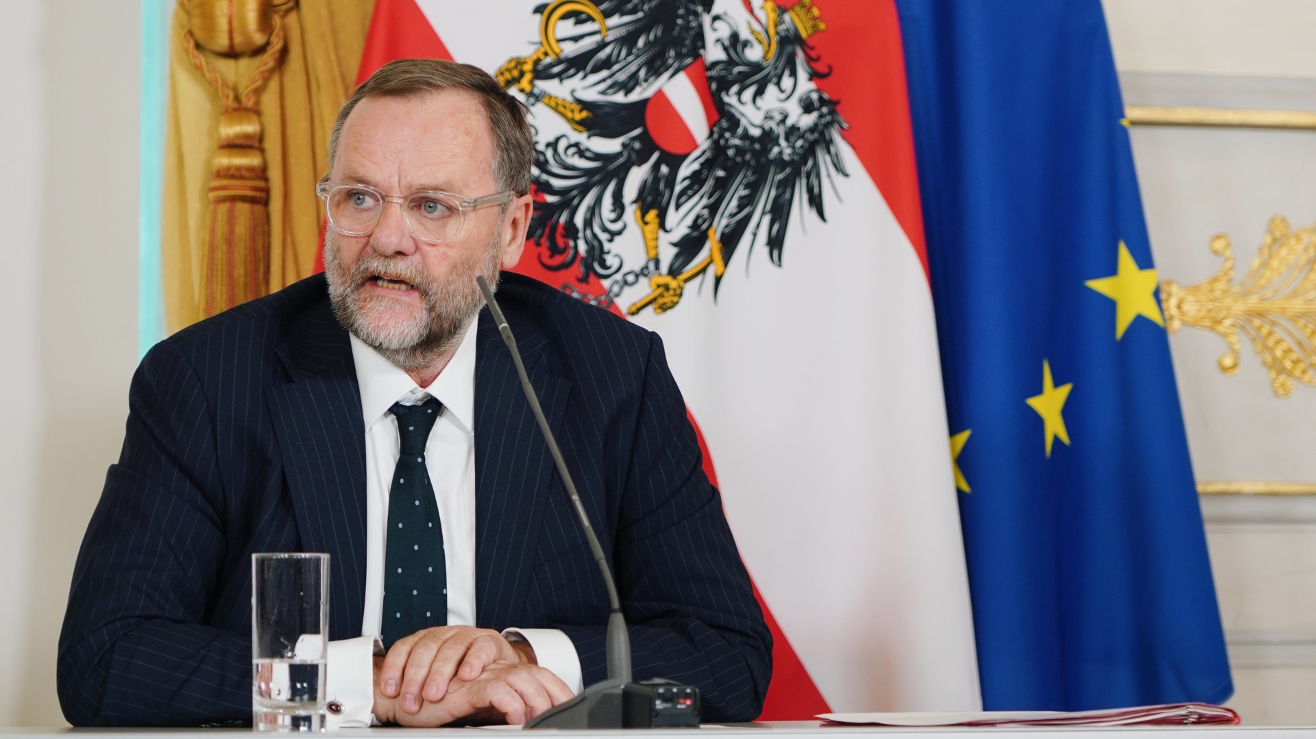 © NEOS 170925 Ministerrat Sepp Schellhorn 3.jpg