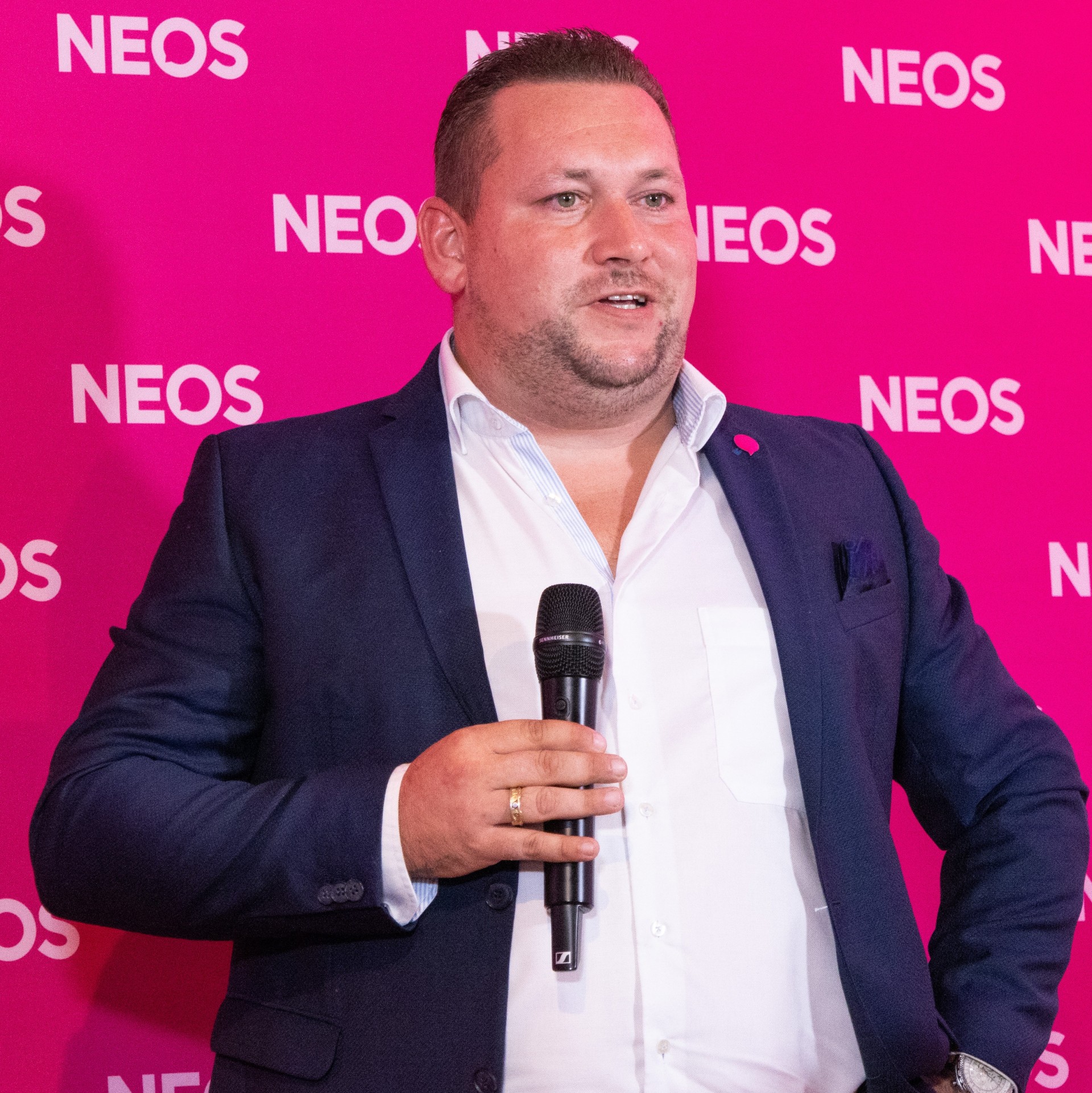 278 - 221015NEOS 277-3370x3372