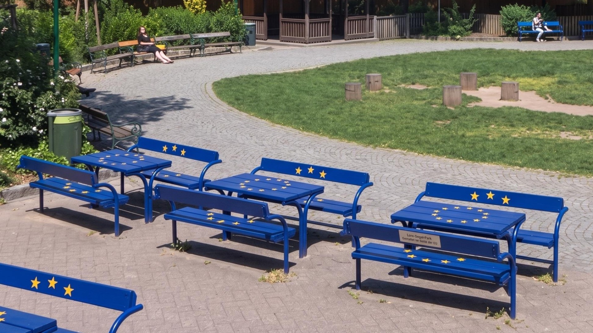 © NEOS Josefstadt mit KI EU-Bänke.jpg