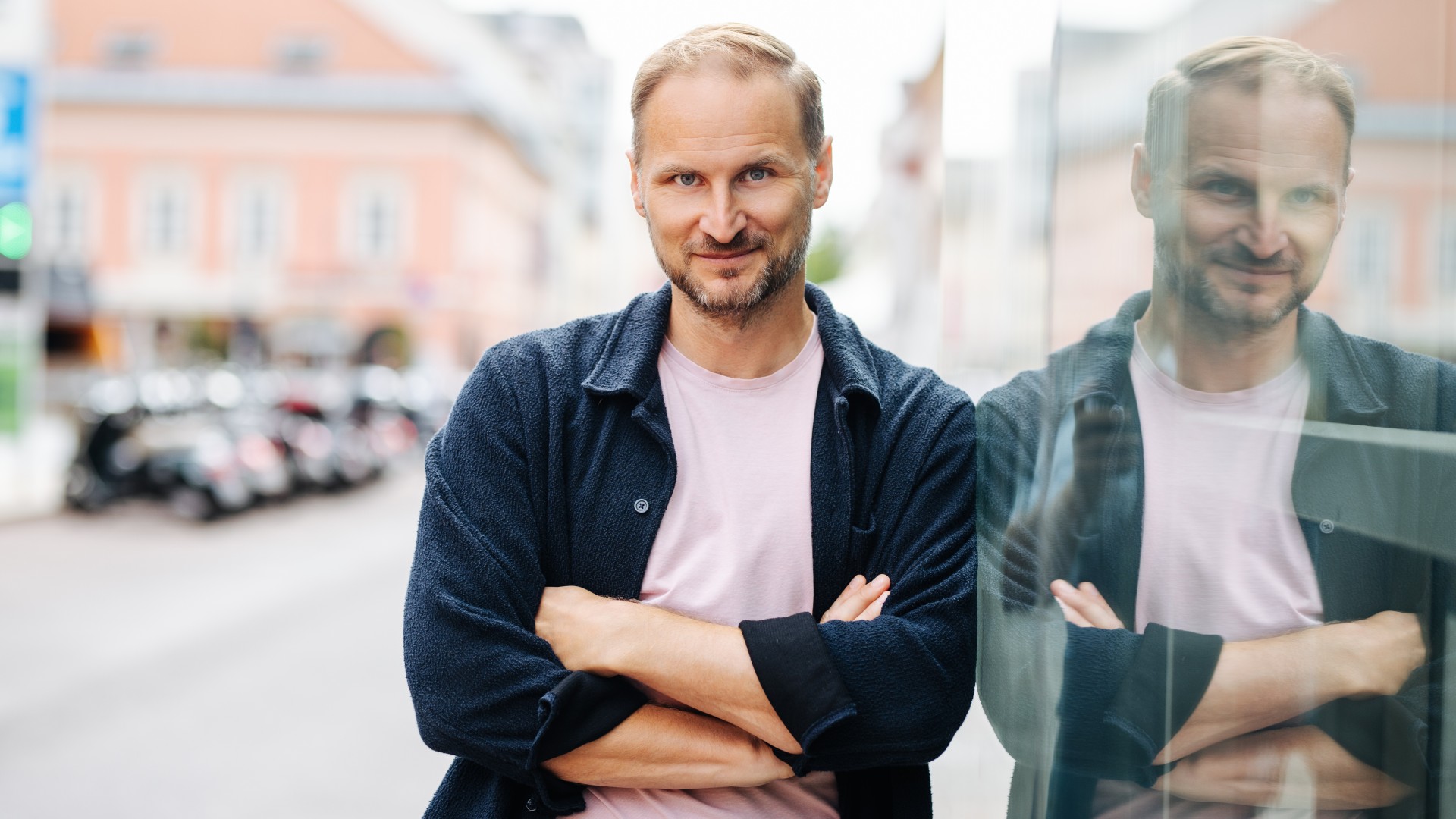 NEOS JANOS JUVAN Abgeordneter Nationalrat Sprecher Start-ups Sport Unvereinbarkeit.jpg