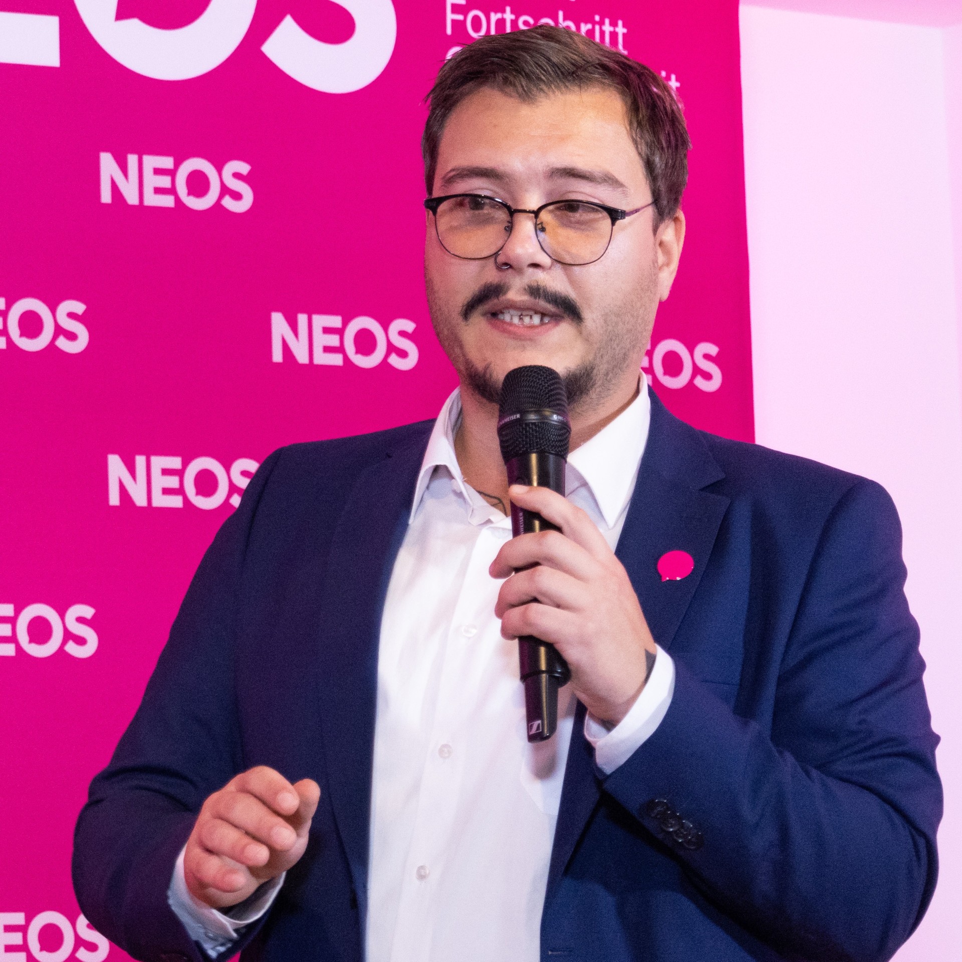 286 - 221015NEOS 286-2857x2858