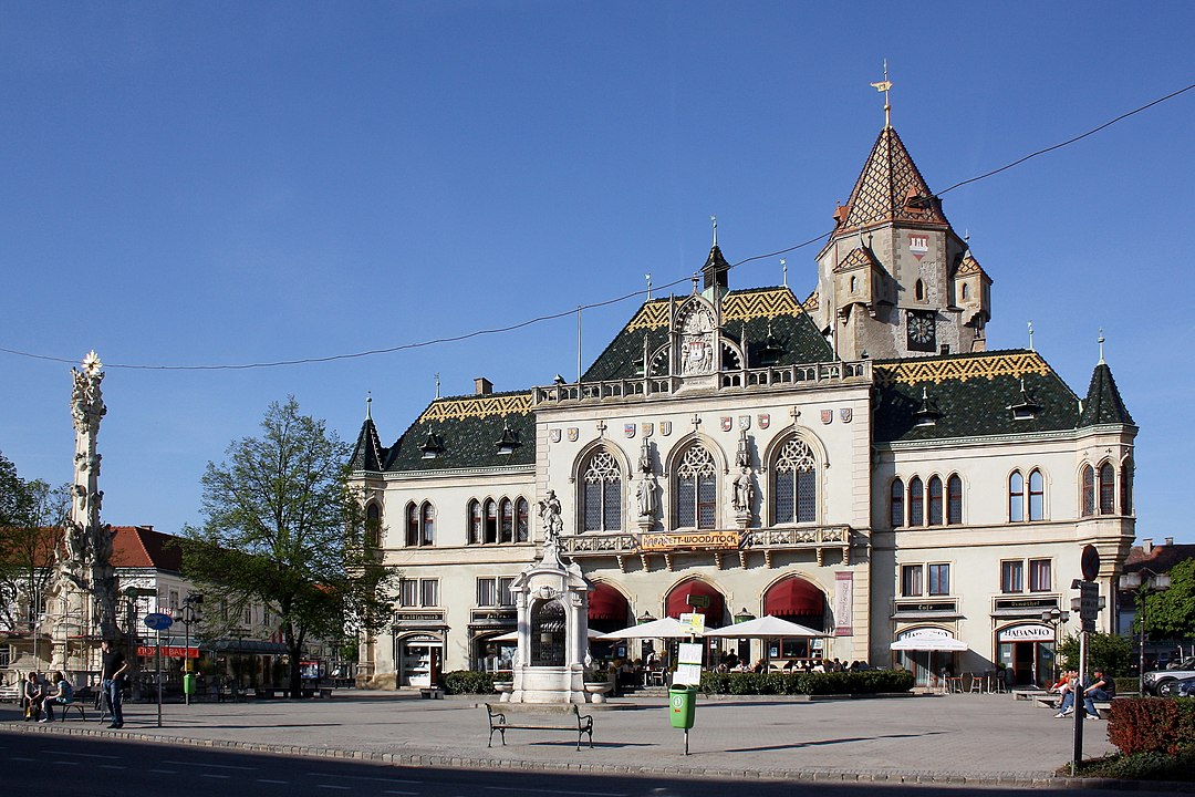 1080px-Korneuburg Rathaus2