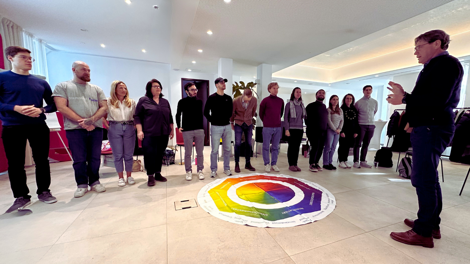 Die Teilnehmer:innen des Talentboard mit ihren Persönlichkeitstests