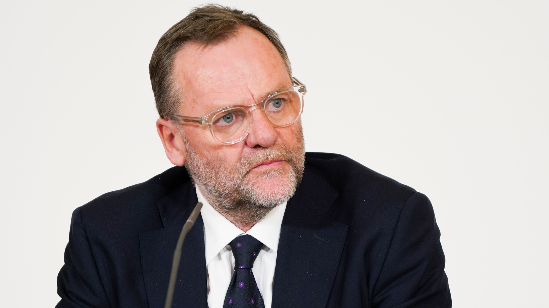 2025-12-03 Ministerrat Entbürokratsierungspaket Sepp Schellhorn 3 (1)-4472x2514